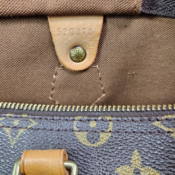 Authentic LV Speedy 35 - Picture 9 of 16